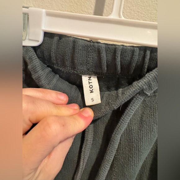 KOTN Gray Sweatpants with‎ Elastic Waistband and Soft Knit Fabric - Picture 2 of 8
